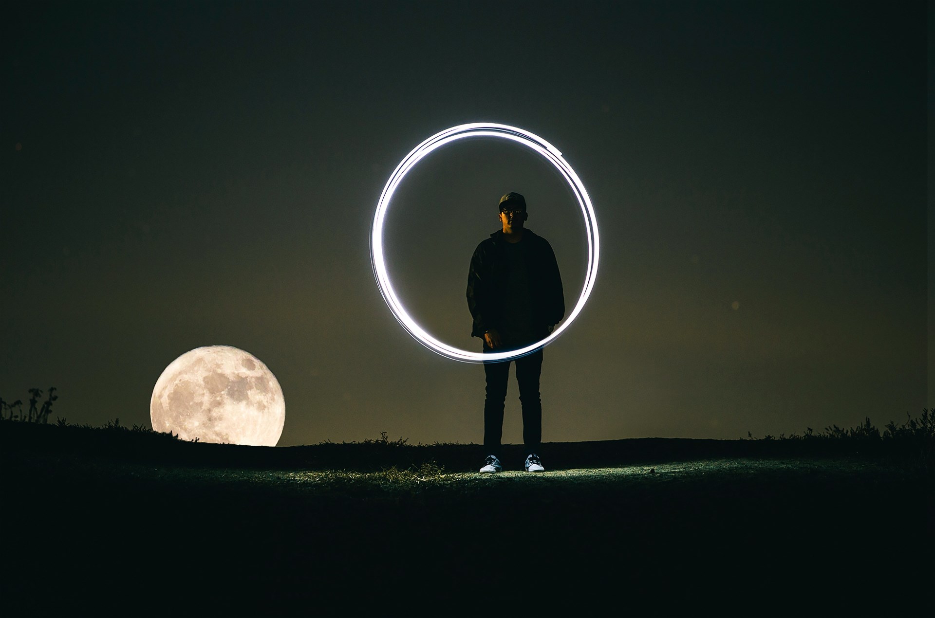 how-to-photograph-the-moon-3-shutter-sage